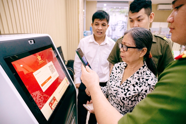 Chính thức: Người dân được làm thủ tục hành chính trực tuyến qua VNeID