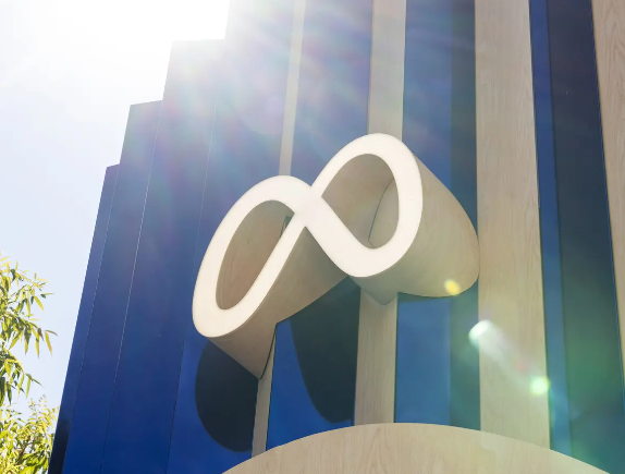 Meta sa thải 700 nhân viên