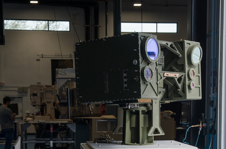 Lầu Năm Góc cân nhắc sử dụng tia laser chống máy bay không người lái trong không phận Washington