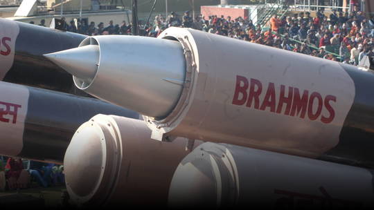 Ấn Độ sẽ bán tên lửa siêu thanh BrahMos cho Việt Nam.